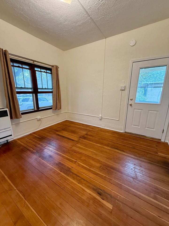 216 S H St #A - Photo 2 of 9