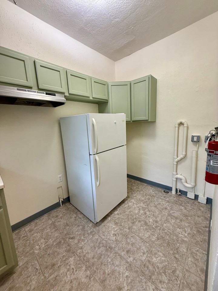 216 S H St #A - Photo 4 of 9