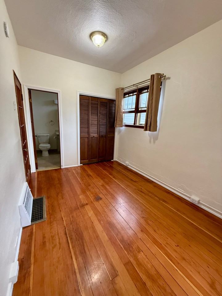216 S H St #A - Photo 7 of 9
