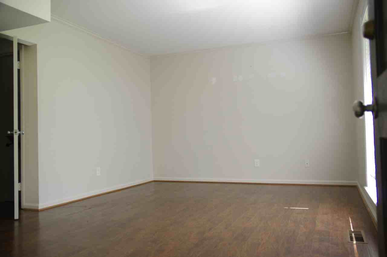 813 Linbard Ln - Photo 3 of 13