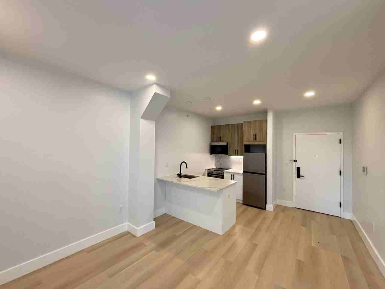 316 Forrest St - Photo 4 of 11