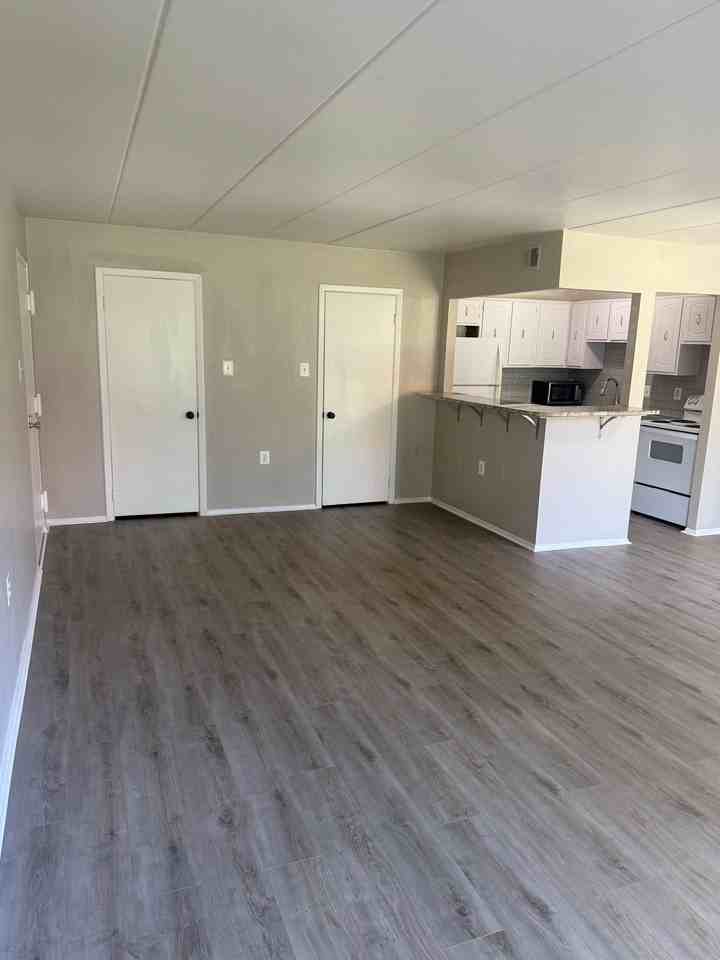 125S Clubhouse Dr Sw #7 - Photo 2 of 9