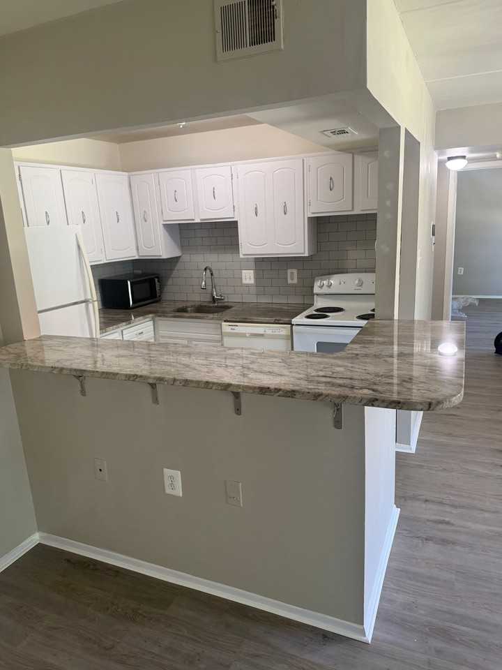 125S Clubhouse Dr Sw #7 - Photo 3 of 9