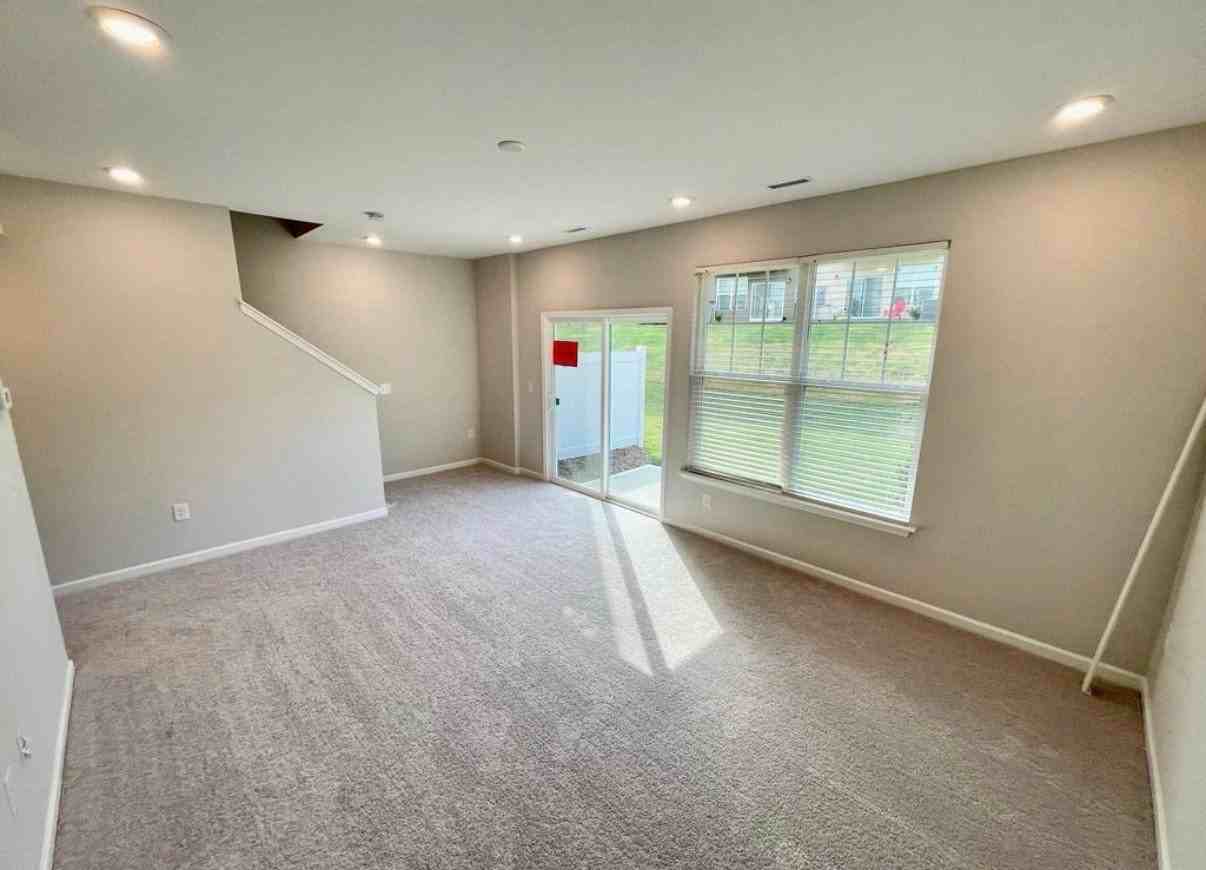 1000 Manorhaven Dr - Photo 5 of 8