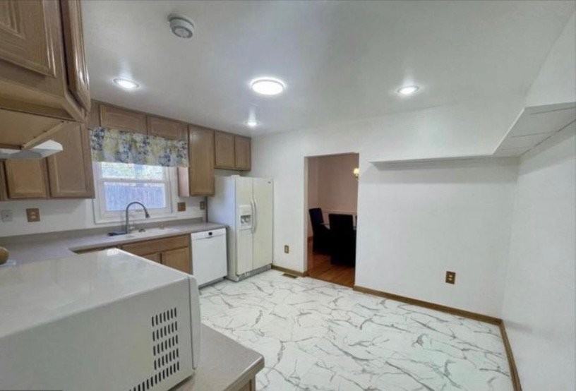 2450 Indian Ct - Photo 2 of 26