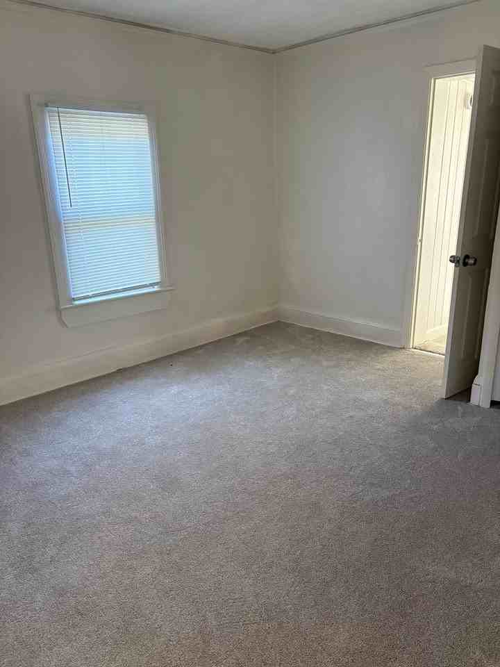 1525 W 15th St - Photo 6 of 13