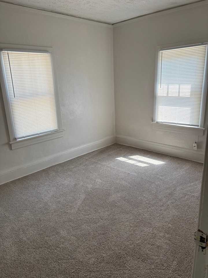 1525 W 15th St - Photo 7 of 13
