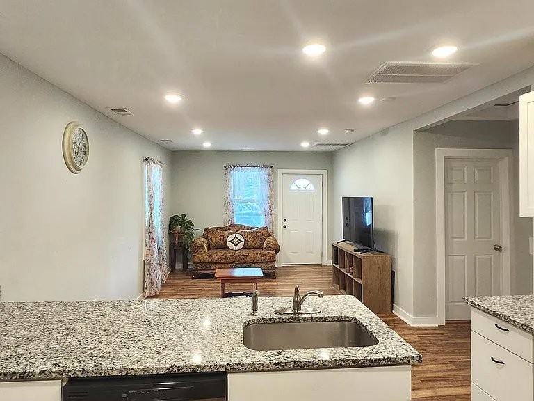 320 Third St - Photo 2 of 15