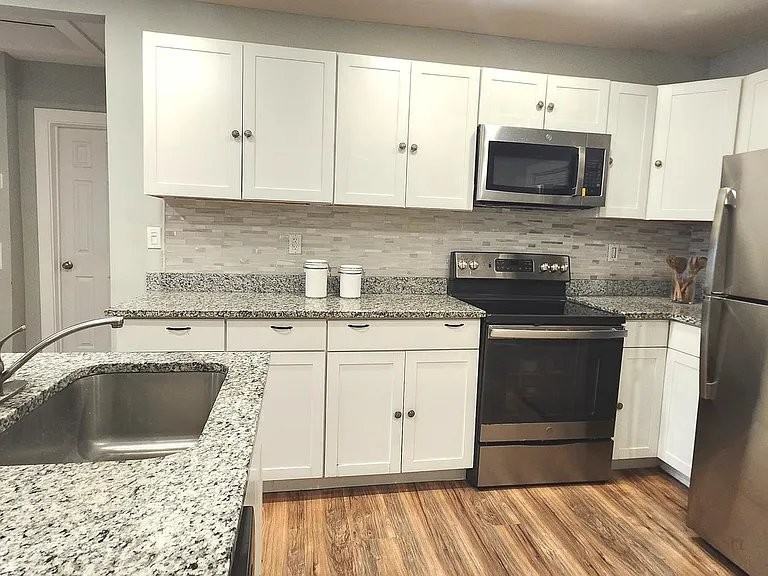 320 Third St - Photo 3 of 15