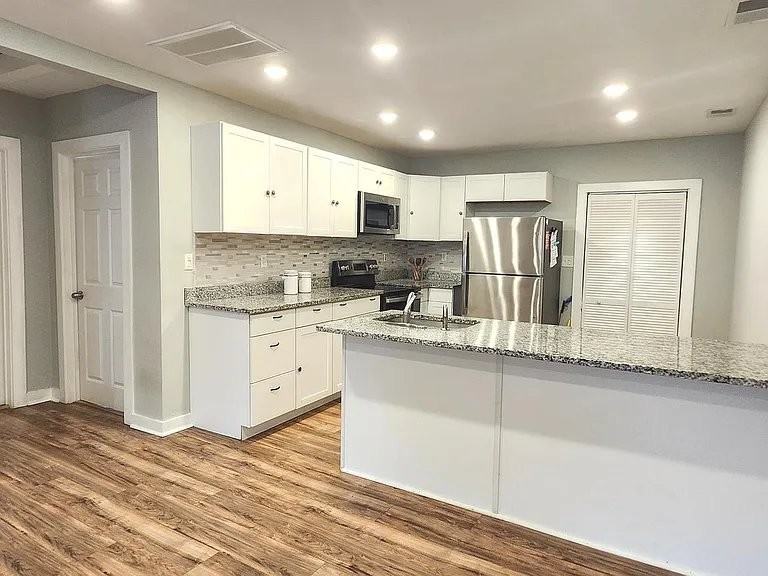 320 Third St - Photo 5 of 15
