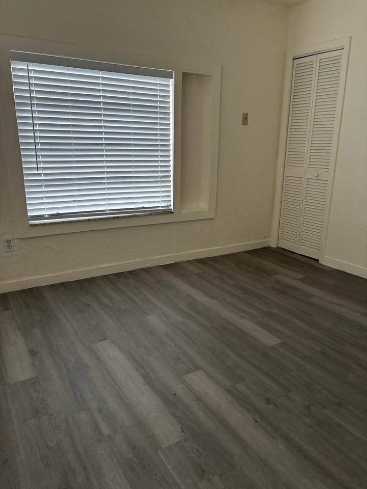 3118 Sw 22nd Ter - Photo 4 of 15