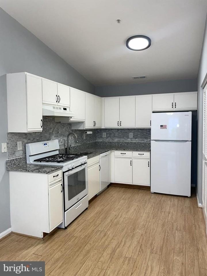 1815 Vincenza Dr #G - Photo 3 of 6