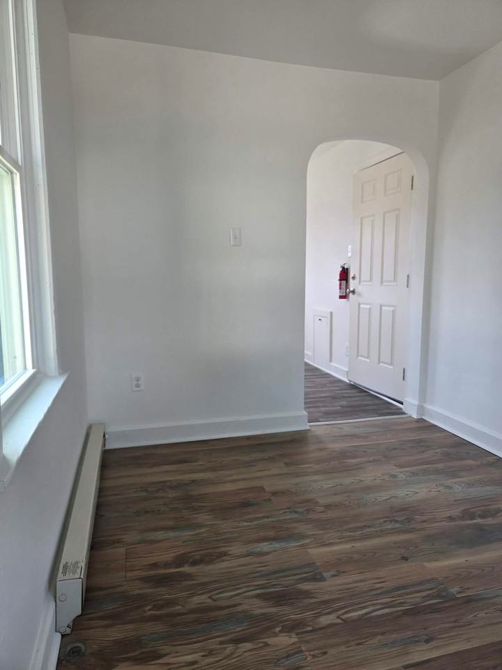 404 Walnut St #C - Photo 2 of 10