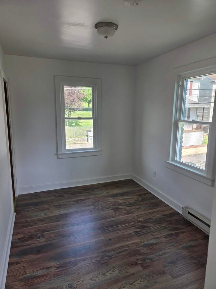 404 Walnut St #C - Photo 3 of 10