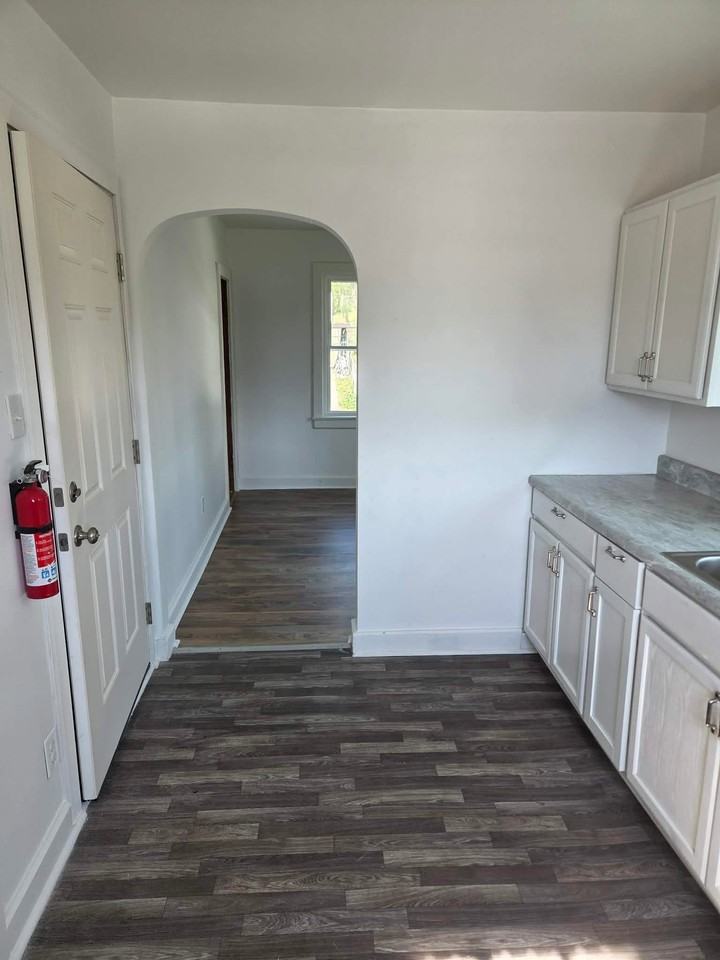 404 Walnut St #C - Photo 5 of 10