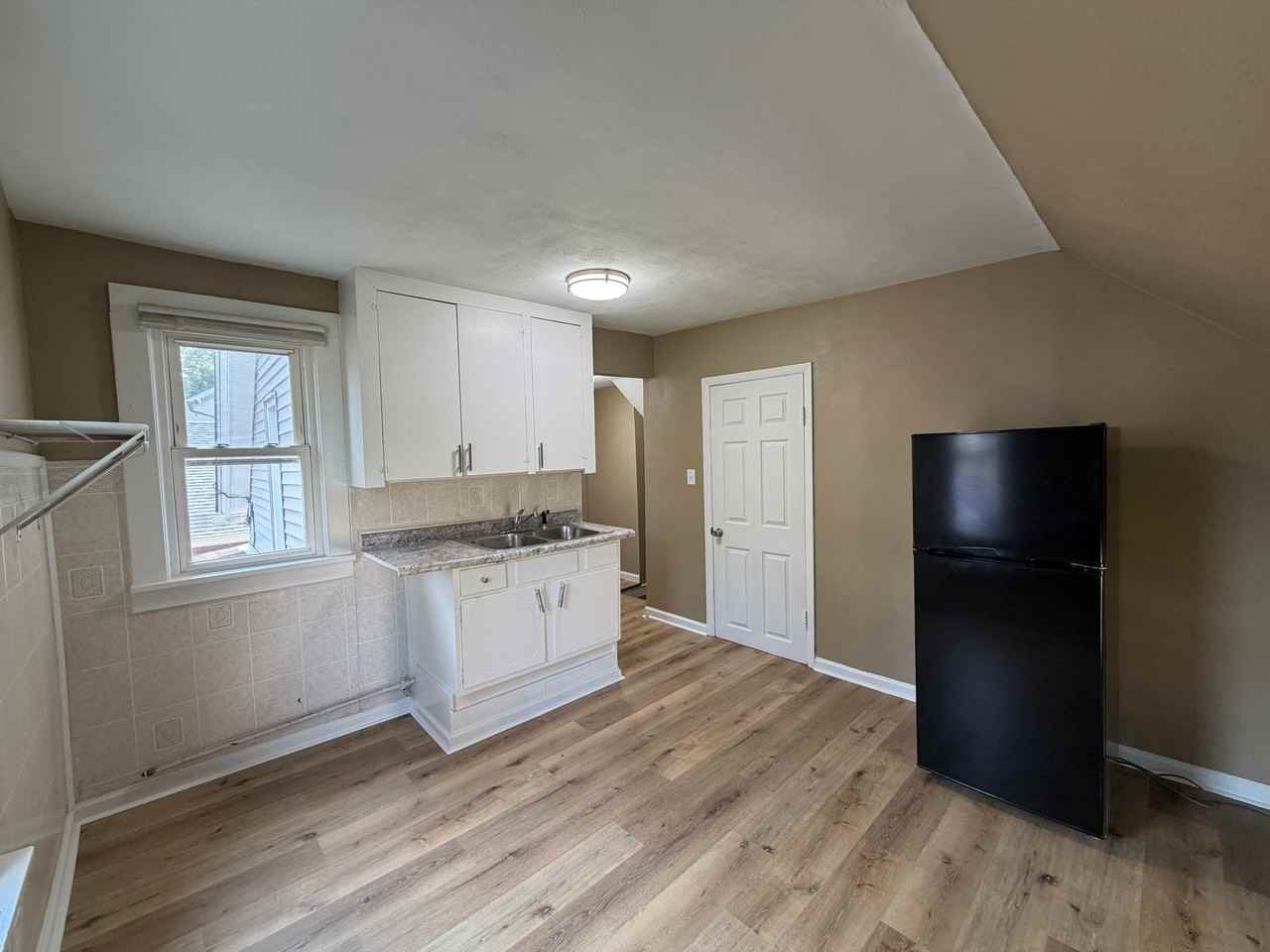 512 16th Ave - Photo 4 of 16