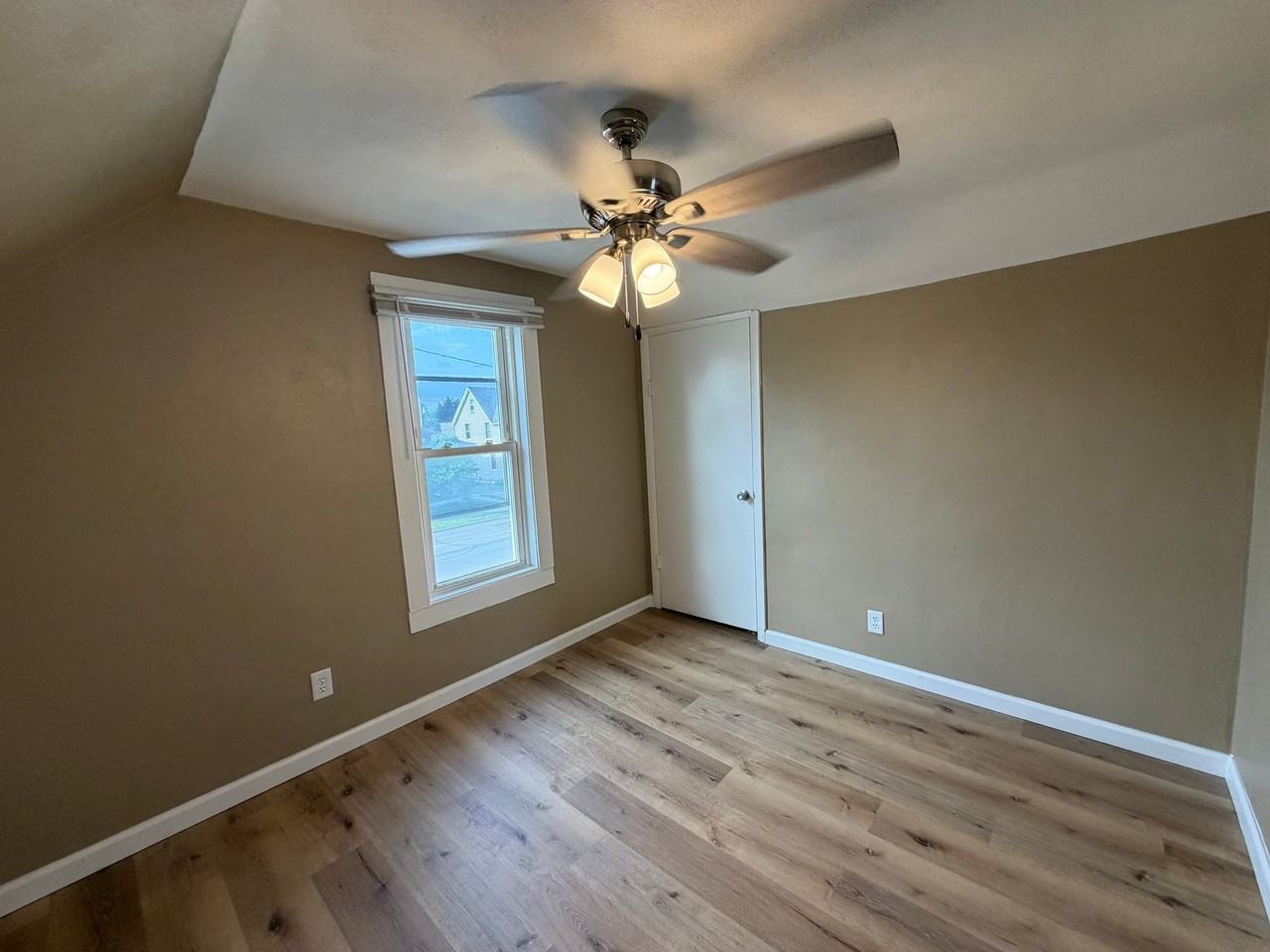 512 16th Ave - Photo 6 of 16