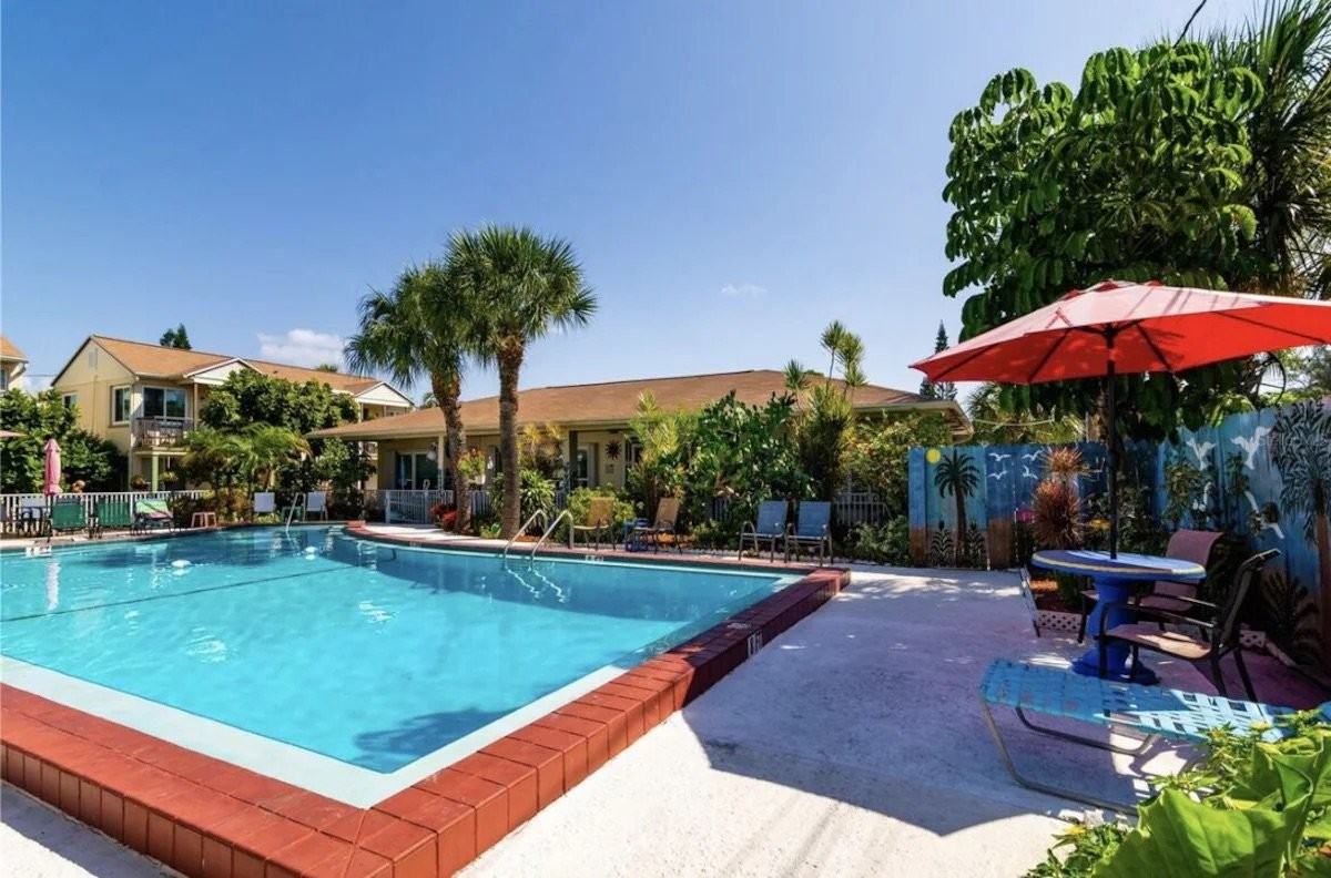14141 Gulf Blvd - Photo 4 of 19