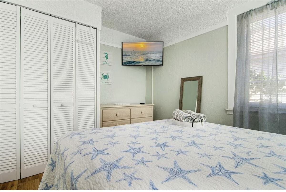 14141 Gulf Blvd - Photo 5 of 19