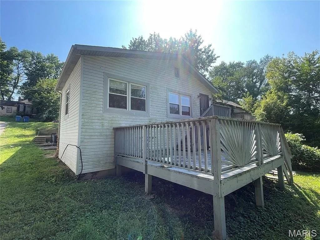 435 Adrian Dr - Photo 3 of 20