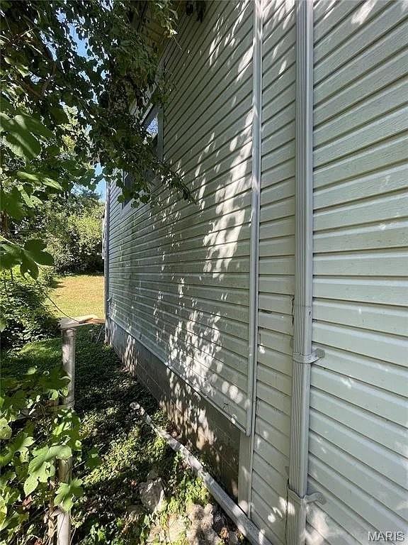 435 Adrian Dr - Photo 4 of 20