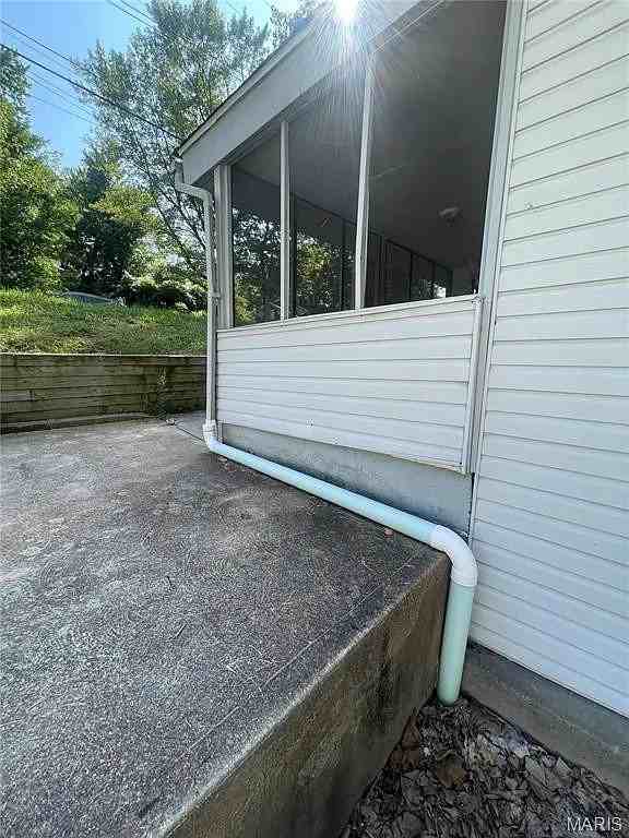 435 Adrian Dr - Photo 5 of 20