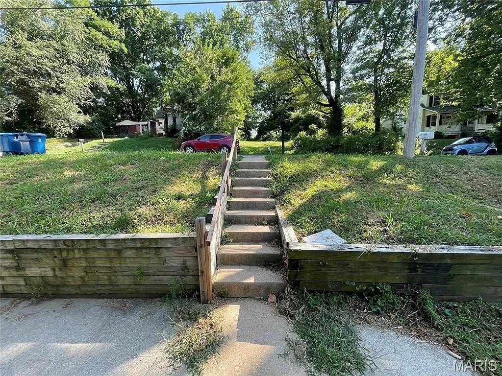 435 Adrian Dr - Photo 6 of 20
