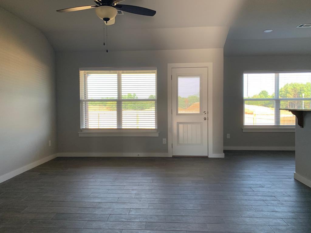 422 Red Robin St #422 - Photo 4 of 18