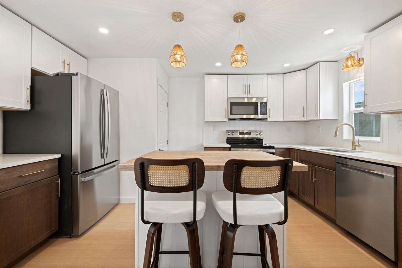 210 Monroe St #NA - Photo 2 of 25