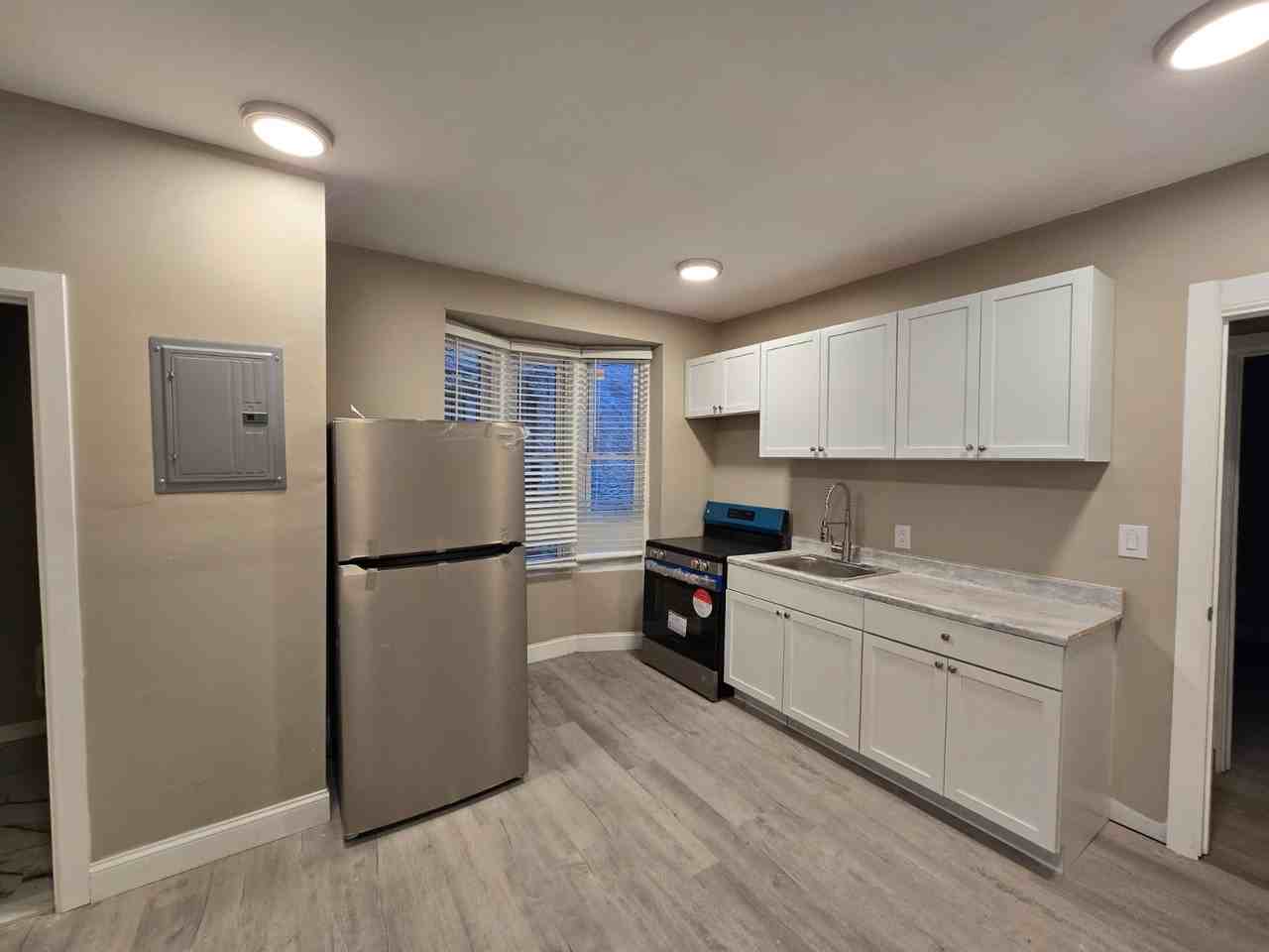 26 N Saint Bernard St #1stFL - Photo 2 of 3