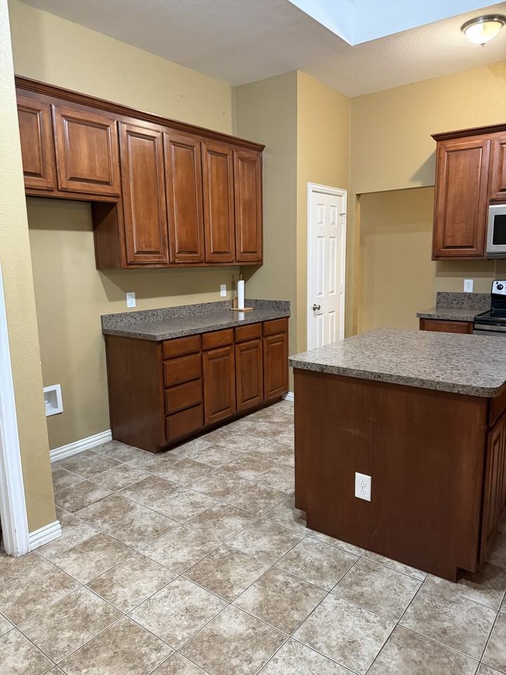 8217 Miami Springs Dr #NA - Photo 7 of 27