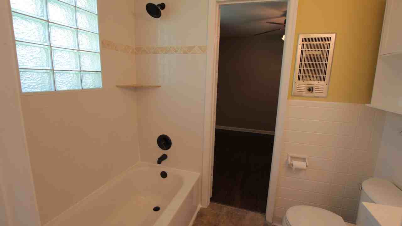 2425 Chapel Ave #B - Photo 4 of 24