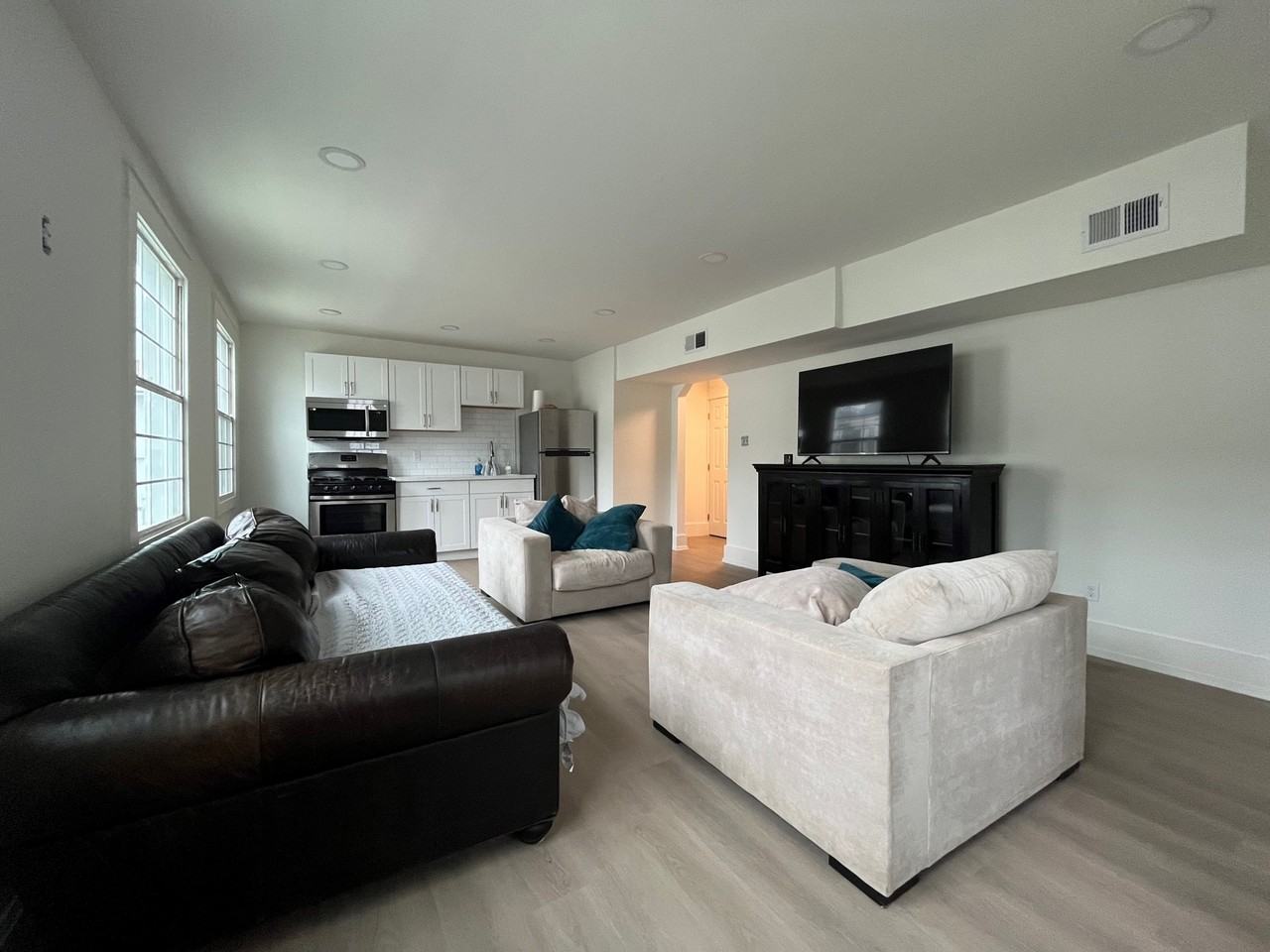 3326 Robert St #NA - Photo 3 of 19
