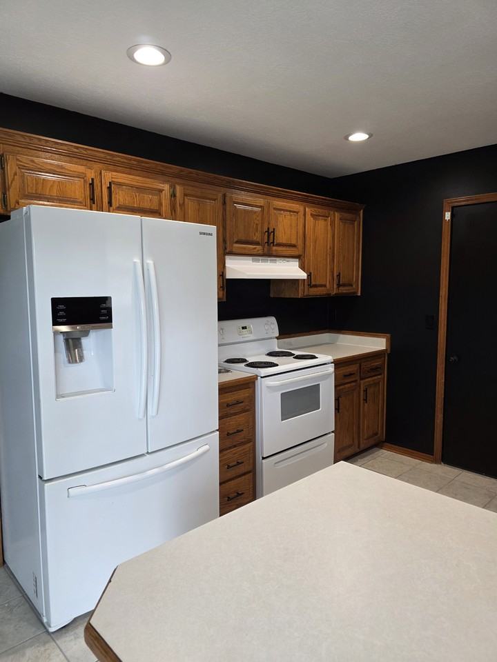 560 South Ave #NA - Photo 2 of 9