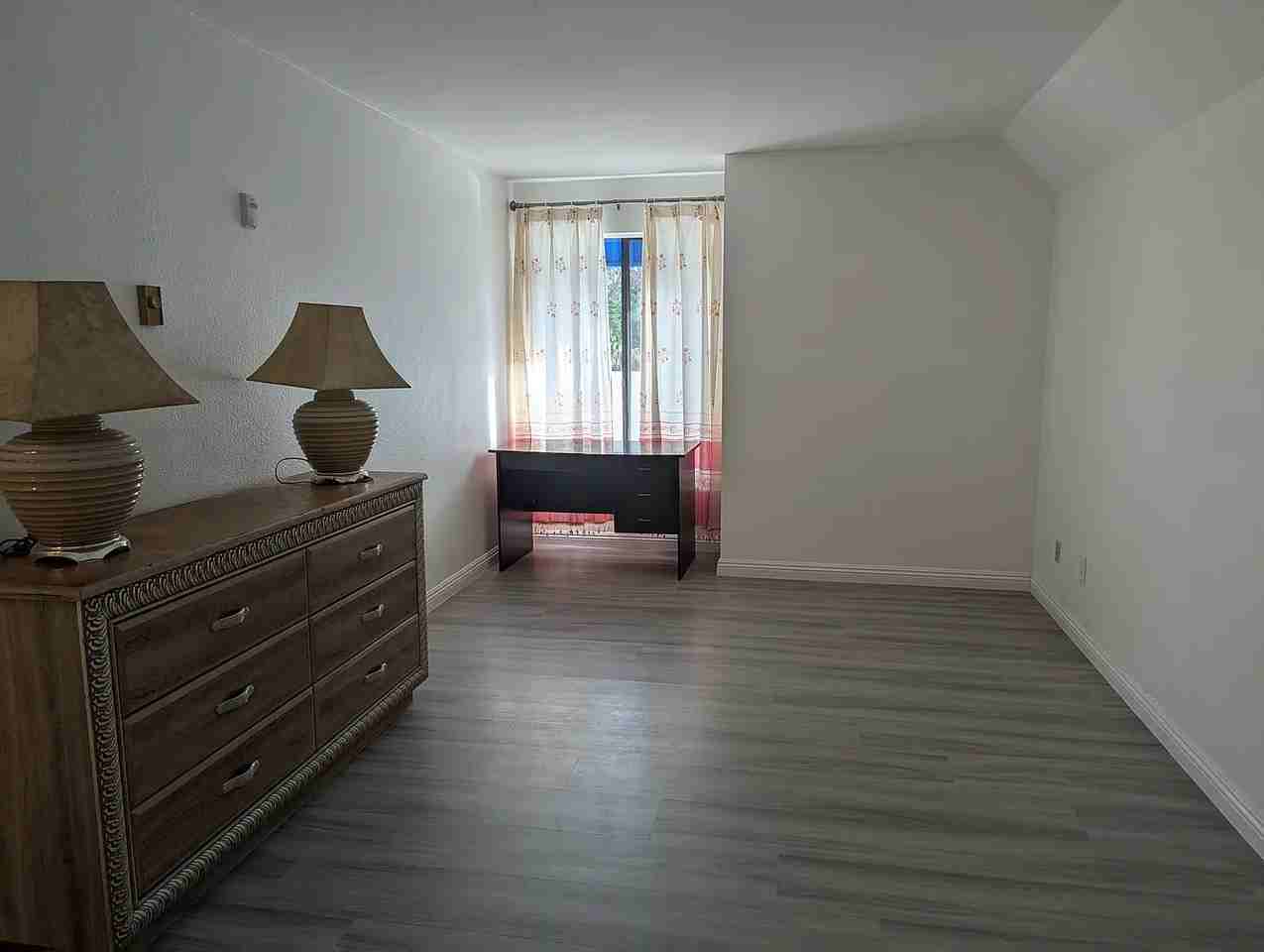 8308 Regents Rd - Photo 2 of 11