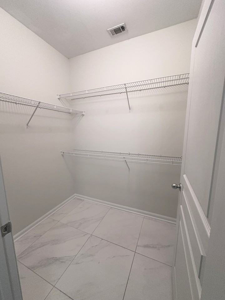 600 Bucksley Ln #303 - Photo 7 of 12