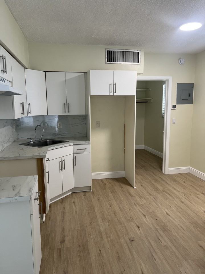 615 Ne 8th St #10 - Photo 2 of 12