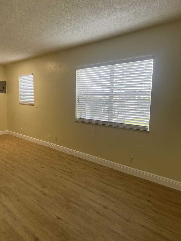 615 Ne 8th St #10 - Photo 7 of 12