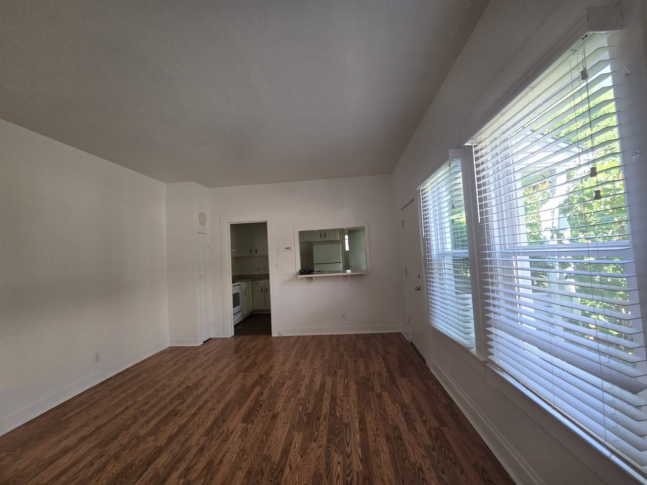 6015 Dunsmuir Ave #C - Photo 2 of 11