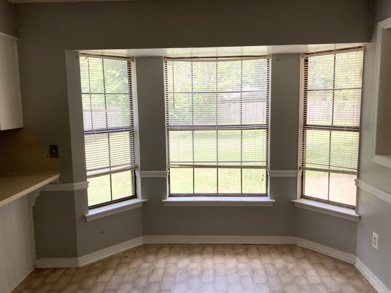 2562 Downs Cir #NA - Photo 2 of 14