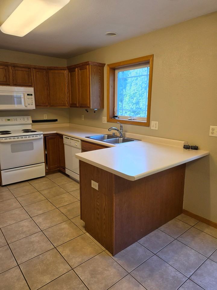 1006 Georgene St #1 - Photo 4 of 14