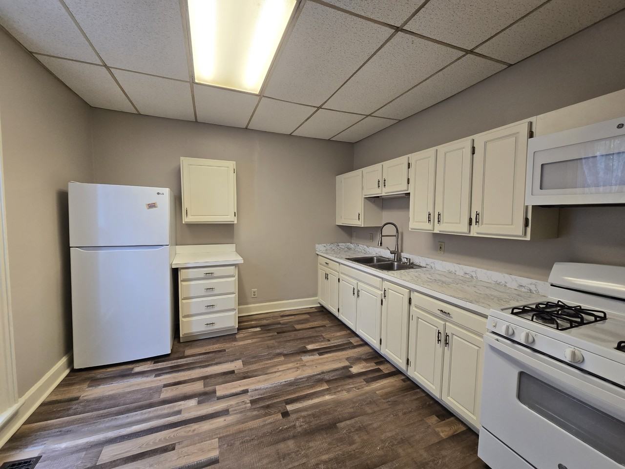 121 Crescent St - Photo 2 of 10