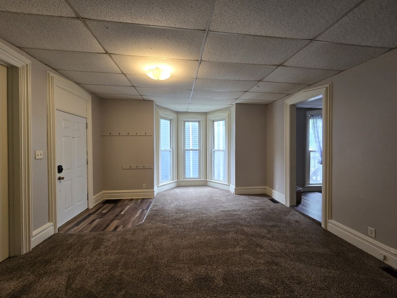 121 Crescent St - Photo 3 of 10
