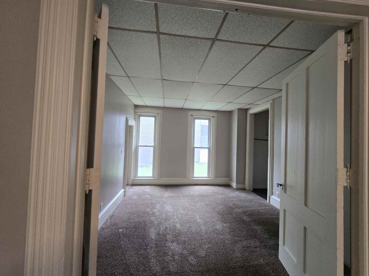 121 Crescent St - Photo 4 of 10