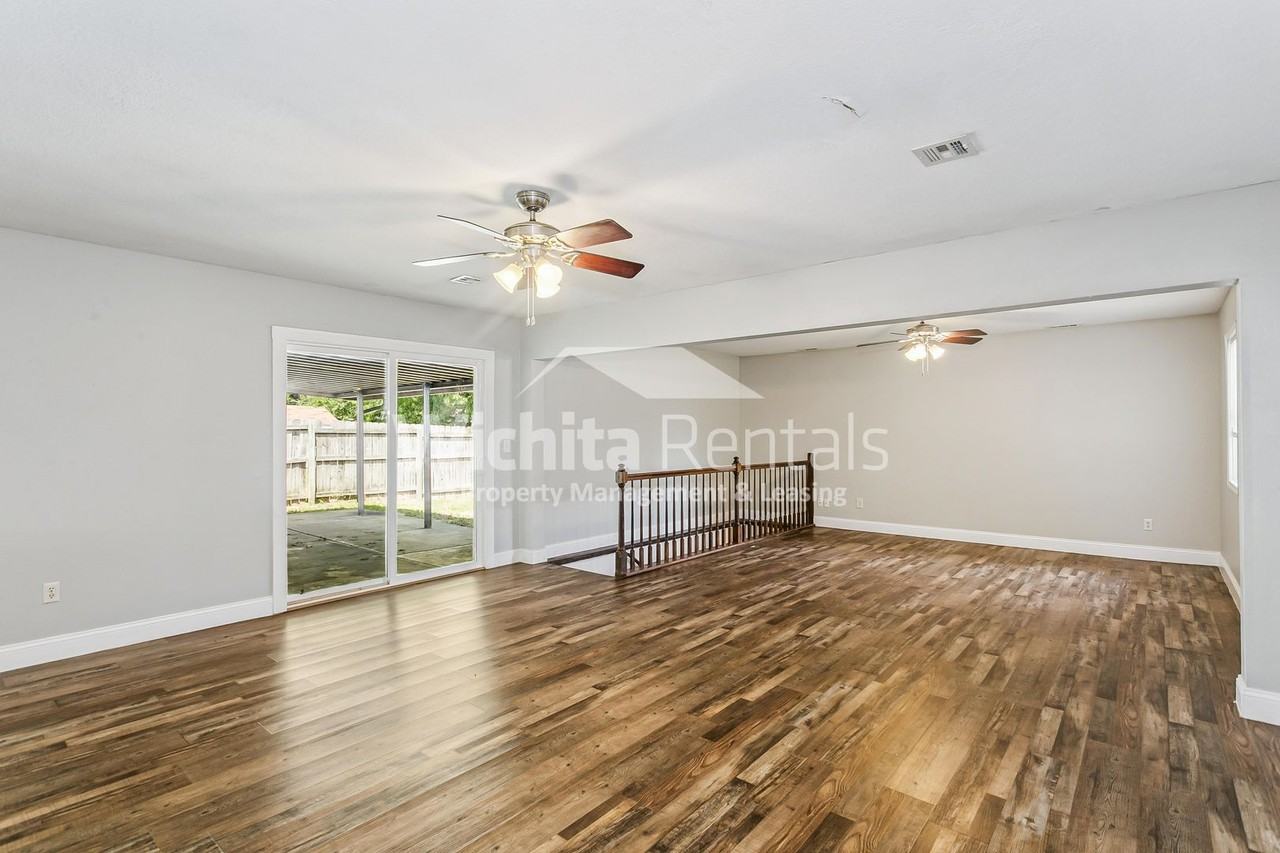 4549 S Washington Ct - Photo 2 of 15
