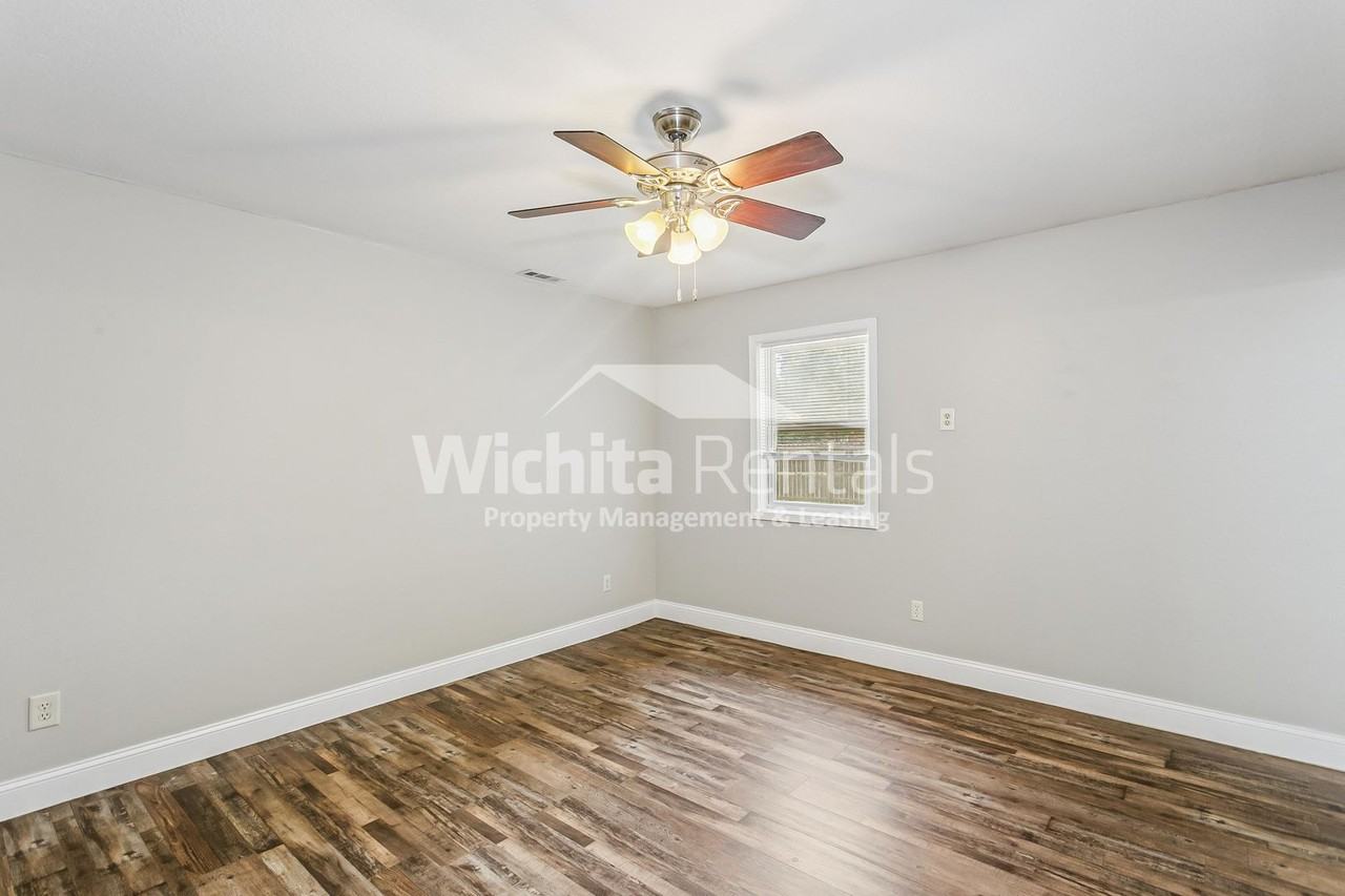 4549 S Washington Ct - Photo 3 of 15