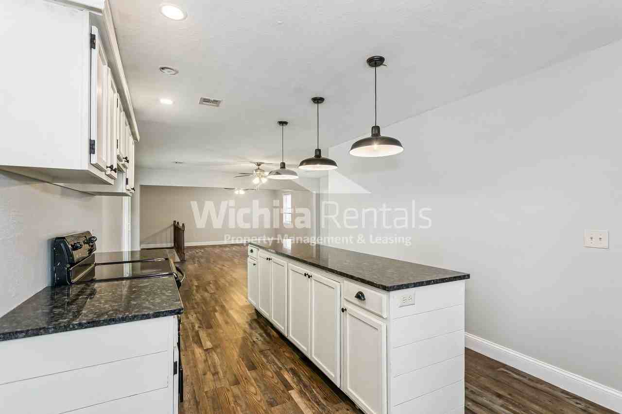 4549 S Washington Ct - Photo 5 of 15
