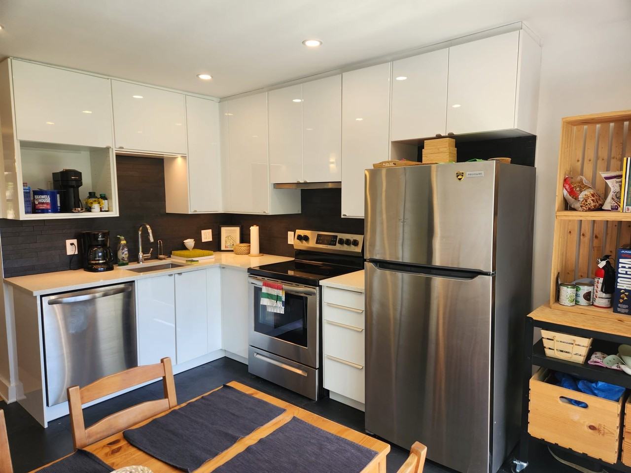 4888 Avenue Palm - Photo 2 of 10