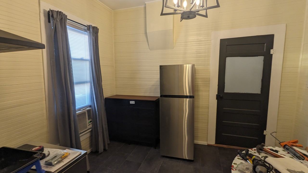 1020 W Poplar St #NA - Photo 5 of 17