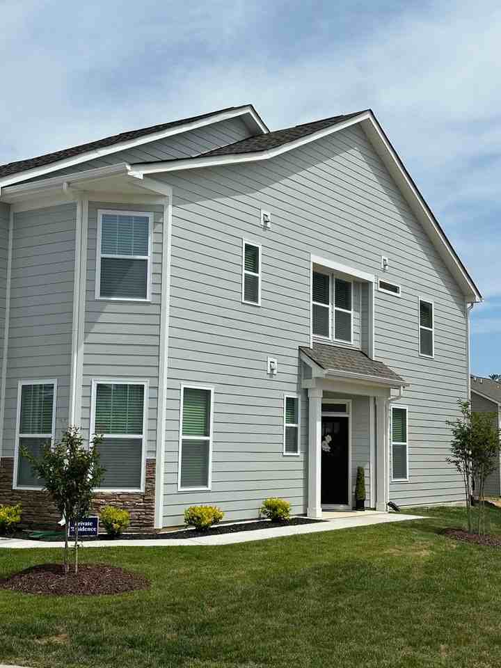 381 Creekview Rd - Photo 4 of 23